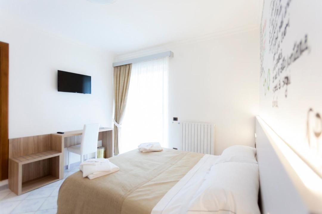 Na' Poesia B&B Di Charme SantʼAgata deʼ Goti Екстериор снимка